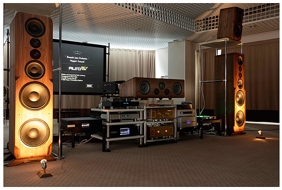Hi-Fi.ru about the Sonus Victor acoustics at the Hi-Fi & High End Show 2016 exhibition